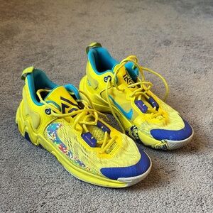 Nike Giannis Antetokounmpo Yellow Basketball Shoes SIZE 7Y